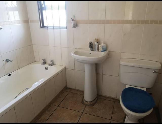 3 BEDROOM HOUSE FOR SALE IN UMLAZI BB